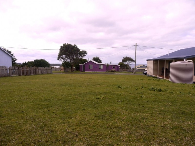 17 Sassafras Street, Grassy TAS 7256