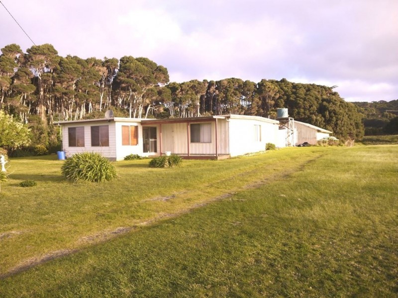 5 The Esplanade, Naracoopa TAS 7256