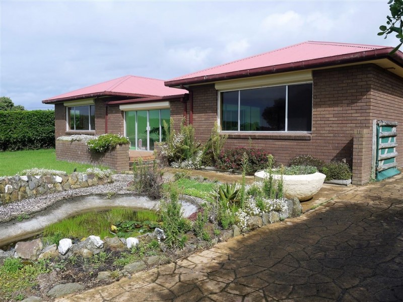 121 The Esplanade, Naracoopa TAS 7256