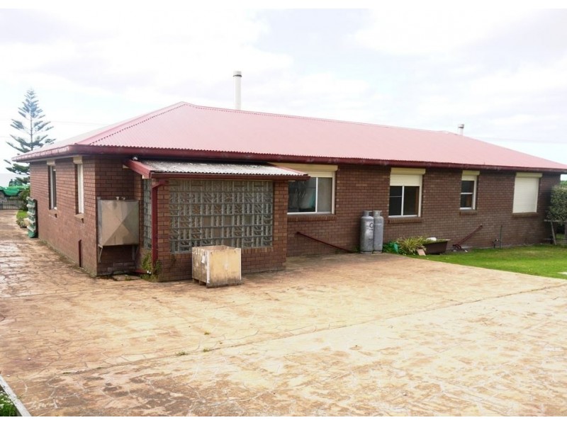 121 The Esplanade, Naracoopa TAS 7256