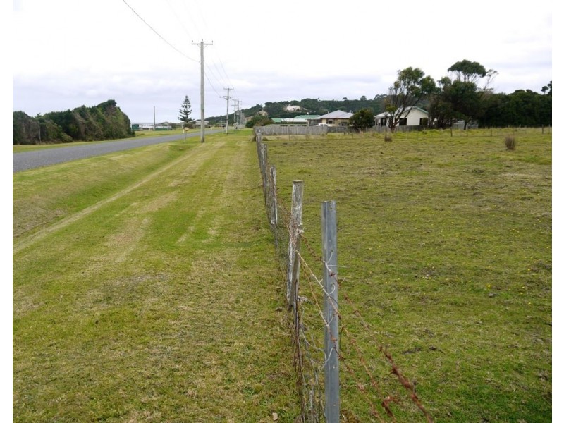 143 The Esplanade, Naracoopa TAS 7256