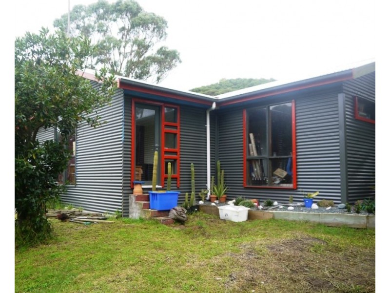 120 The Esplanade, Naracoopa TAS 7256