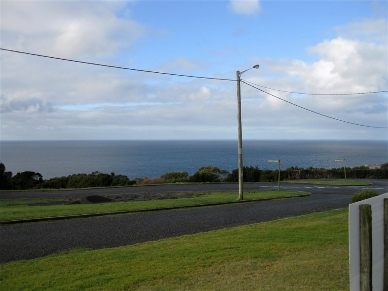 5 Sassafras Street, Grassy TAS 7256