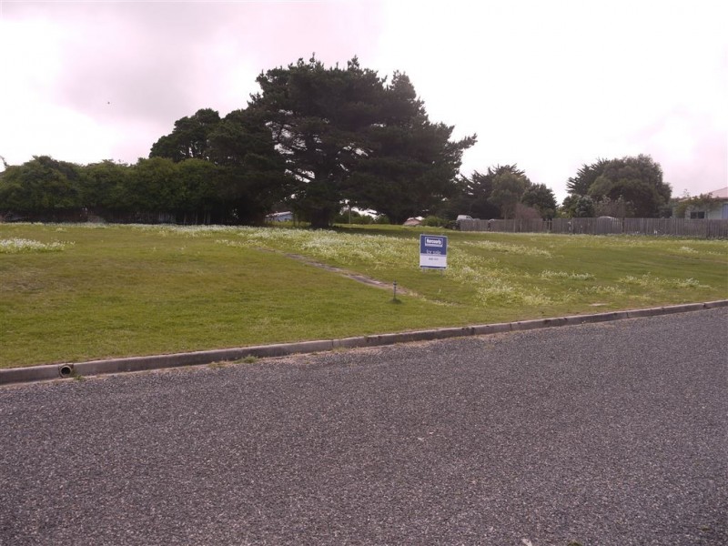 5 Sassafras Street, Grassy TAS 7256