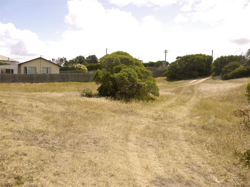 13 Beach Road, Currie TAS 7256