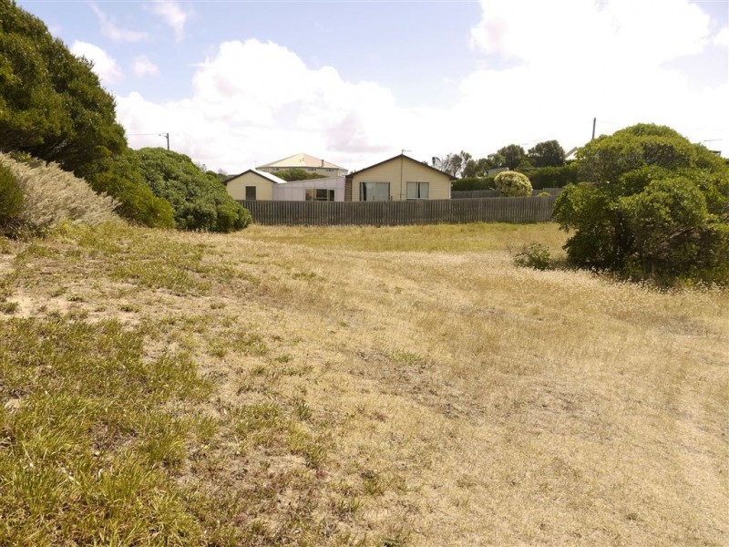 13 Beach Road, Currie TAS 7256