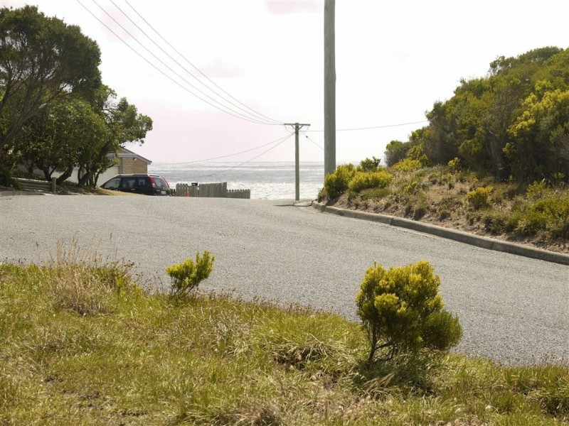 13 Beach Road, Currie TAS 7256