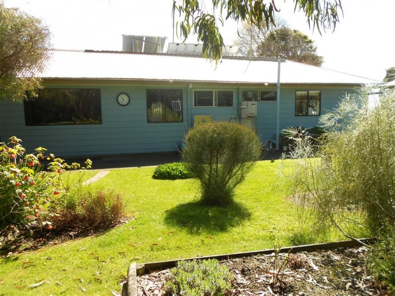 125 The Esplanade, Naracoopa TAS 7256