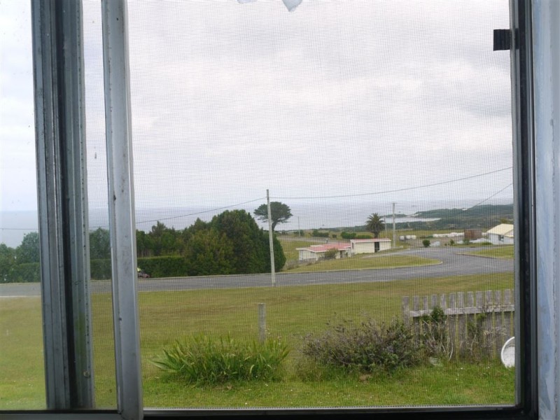 8 Waratah street, Grassy TAS 7256