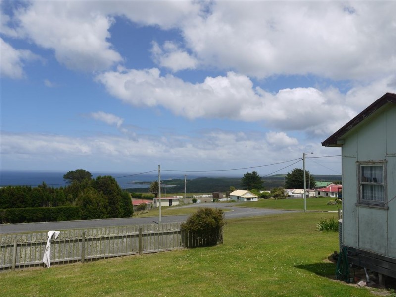 8 Waratah street, Grassy TAS 7256