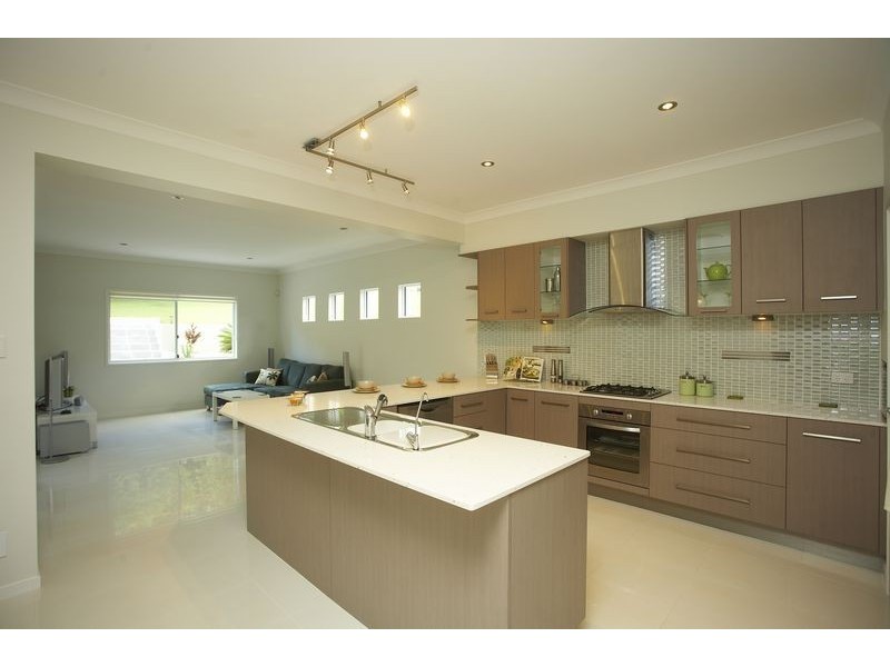 85 Woodville Place, Annerley QLD 4103