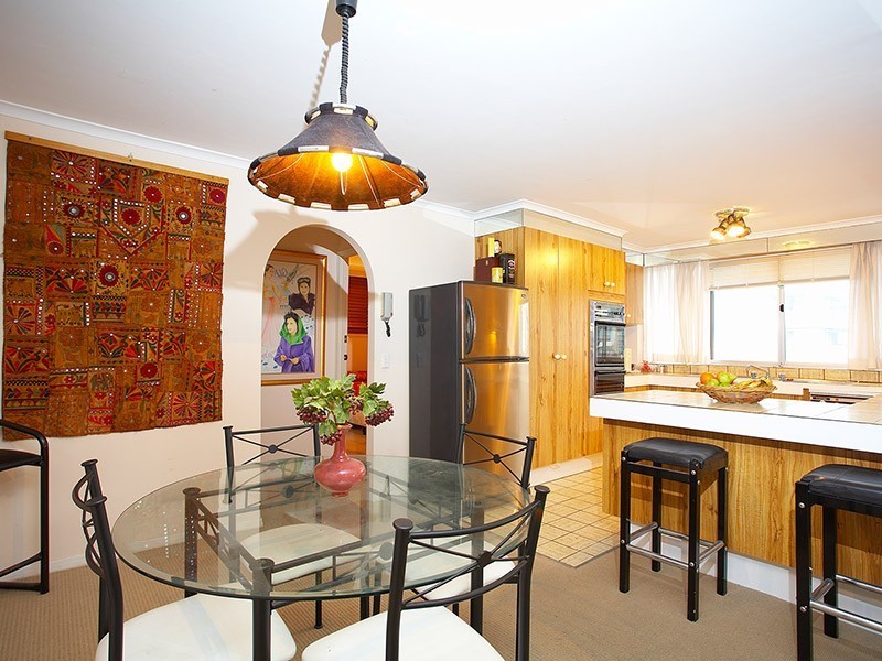 11 Riverview Pde, Surfers Paradise QLD 4217