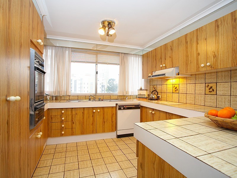 11 Riverview Pde, Surfers Paradise QLD 4217