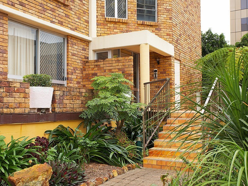 11 Riverview Pde, Surfers Paradise QLD 4217