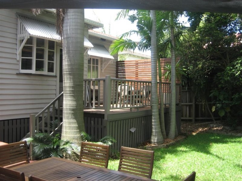 2 Walton Street, Dutton Park QLD 4102