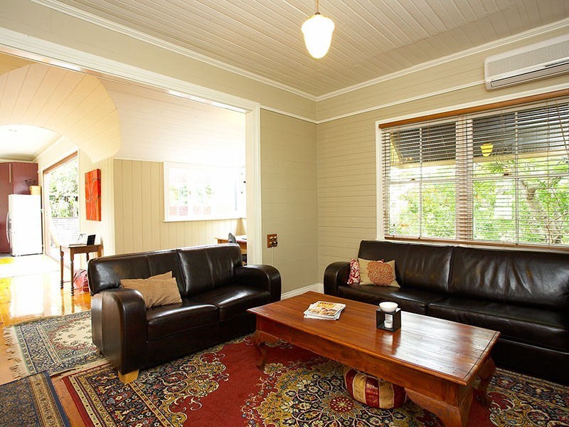 9 Catherine St, Woolloongabba QLD 4102