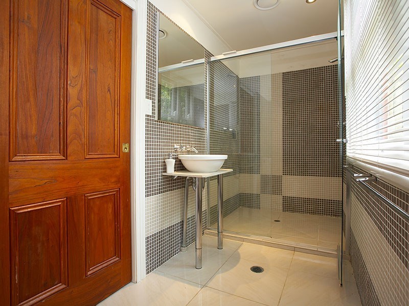 9 Catherine St, Woolloongabba QLD 4102