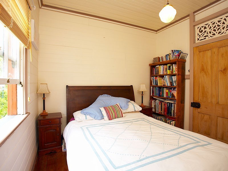 9 Catherine St, Woolloongabba QLD 4102