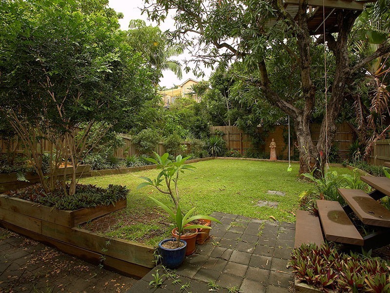 9 Catherine St, Woolloongabba QLD 4102