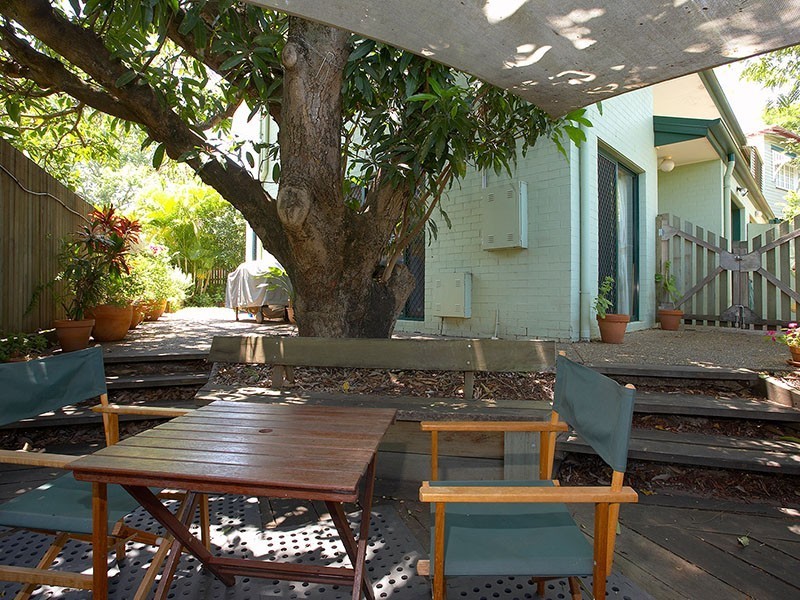 20 Cameron St, Fairfield QLD 4103