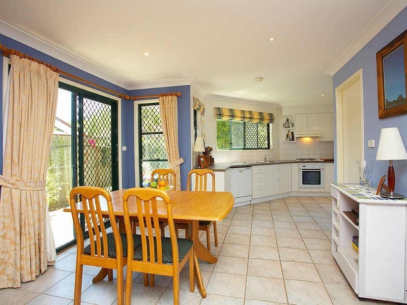 20 Cameron St, Fairfield QLD 4103