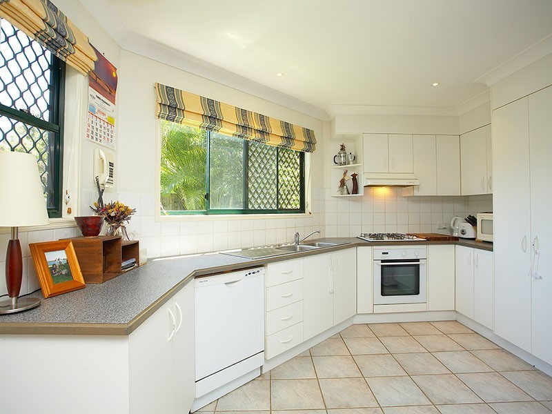 20 Cameron St, Fairfield QLD 4103