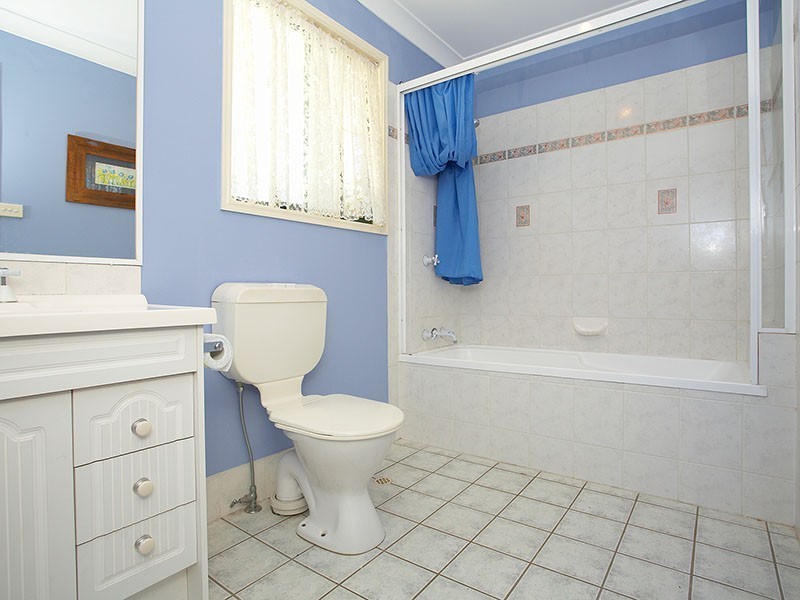 20 Cameron St, Fairfield QLD 4103