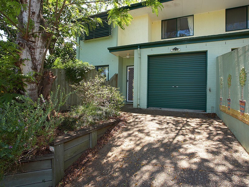 20 Cameron St, Fairfield QLD 4103