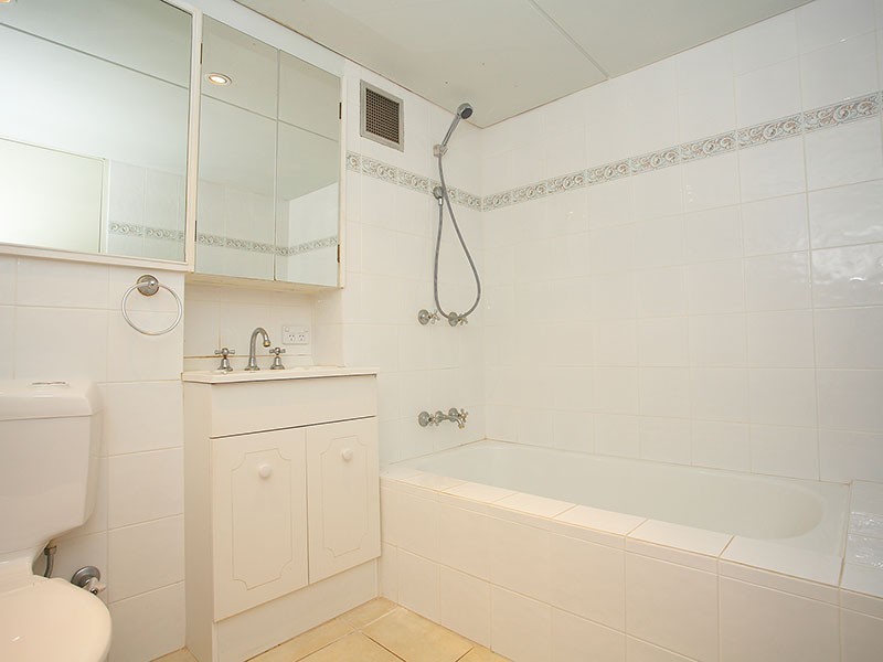 32 Riverview Parade, Surfers Paradise QLD 4217