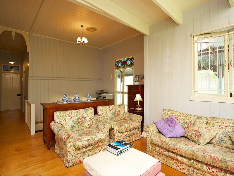 14 Darreen St, Greenslopes QLD 4120