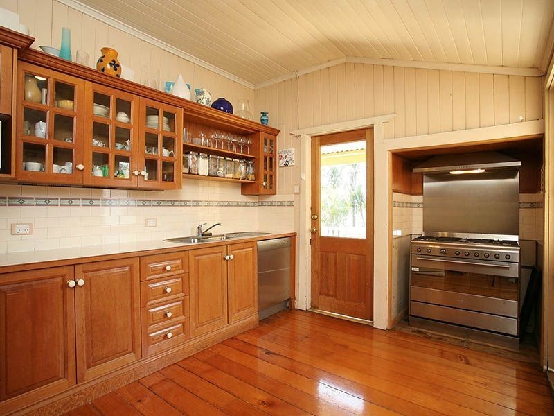 11 Dutton Street, Hawthorne QLD 4171