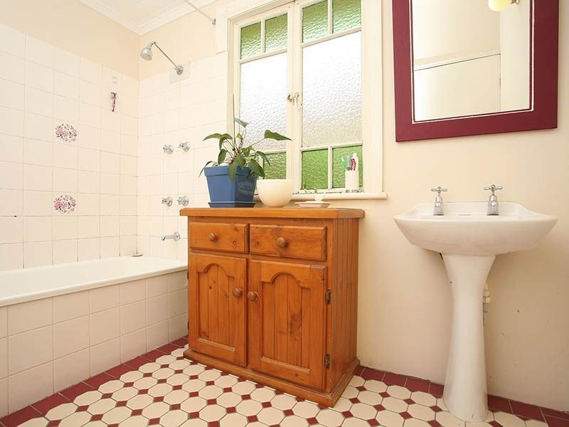 11 Dutton Street, Hawthorne QLD 4171