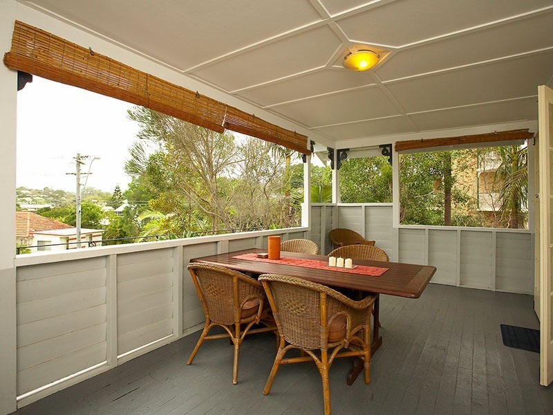 38 Pembroke Rd, Coorparoo QLD 4151