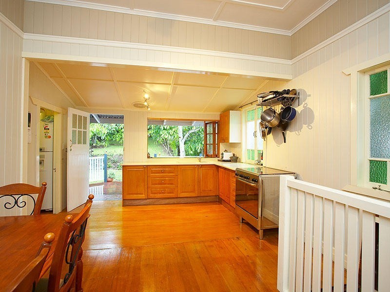 38 Pembroke Rd, Coorparoo QLD 4151