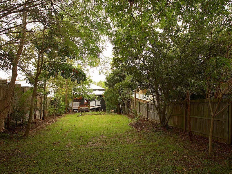 38 Pembroke Rd, Coorparoo QLD 4151
