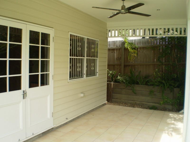 64 Derby St, Coorparoo QLD 4151