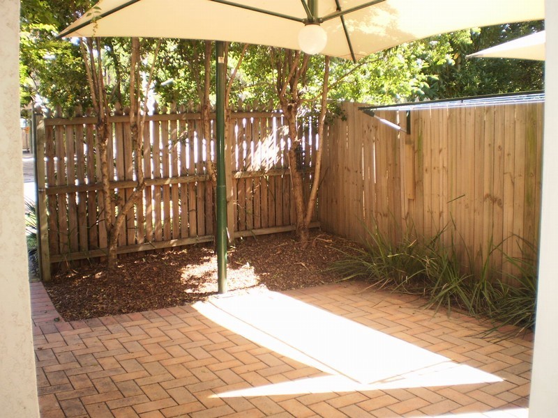 2/80 Victoria Tce, Greenslopes QLD 4120
