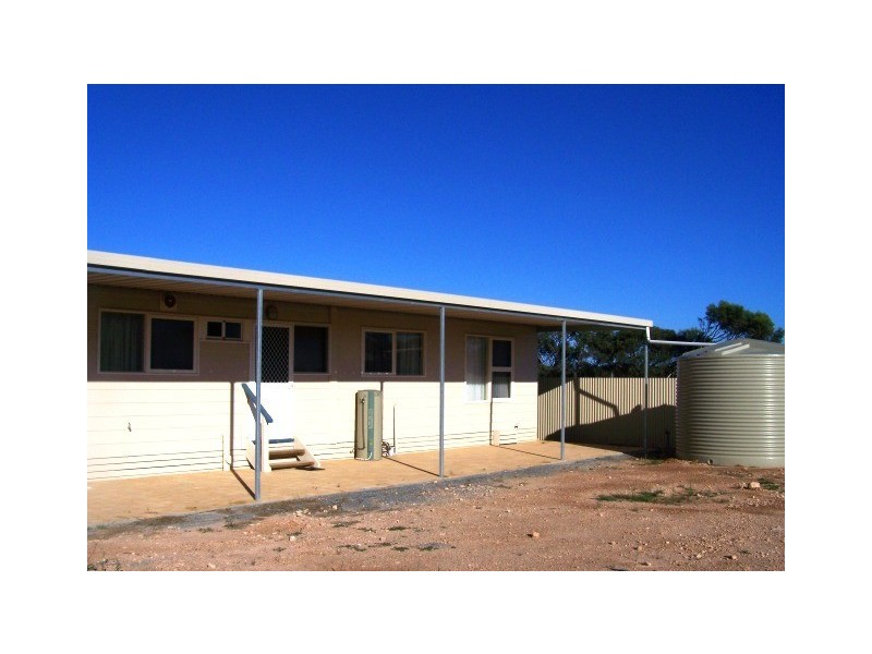 6 Flinders Highway, Port Kenny SA 5671