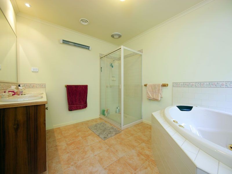 16 Crestview Court, Frankston South VIC 3199