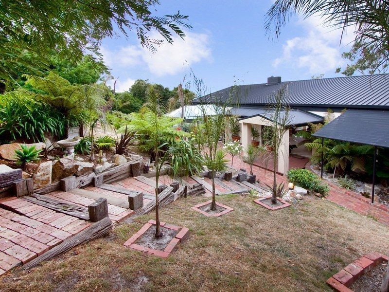 27 Mountain Avenue, Frankston South VIC 3199