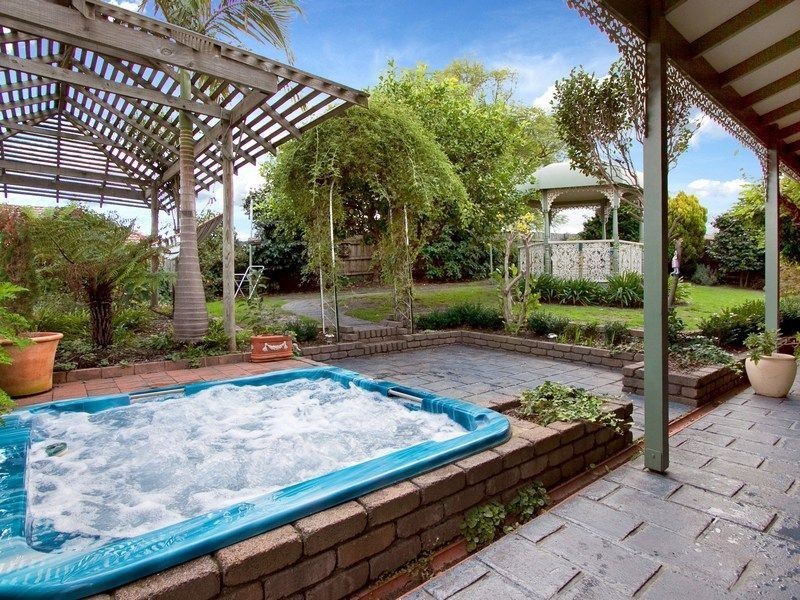 8 Olinda Place, Frankston VIC 3199