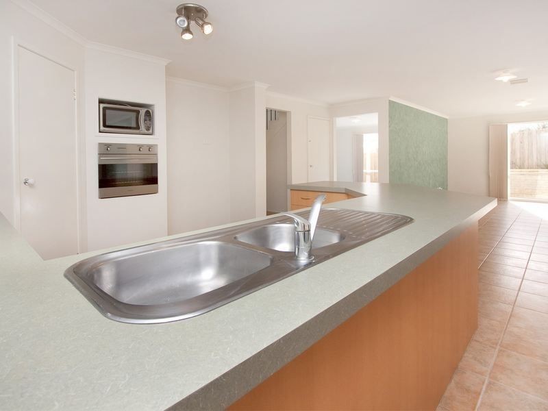 11 Kenmore Court, Frankston VIC 3199