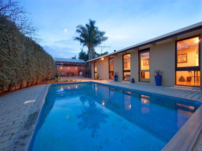 11 Inglenook Crescent, Frankston VIC 3199