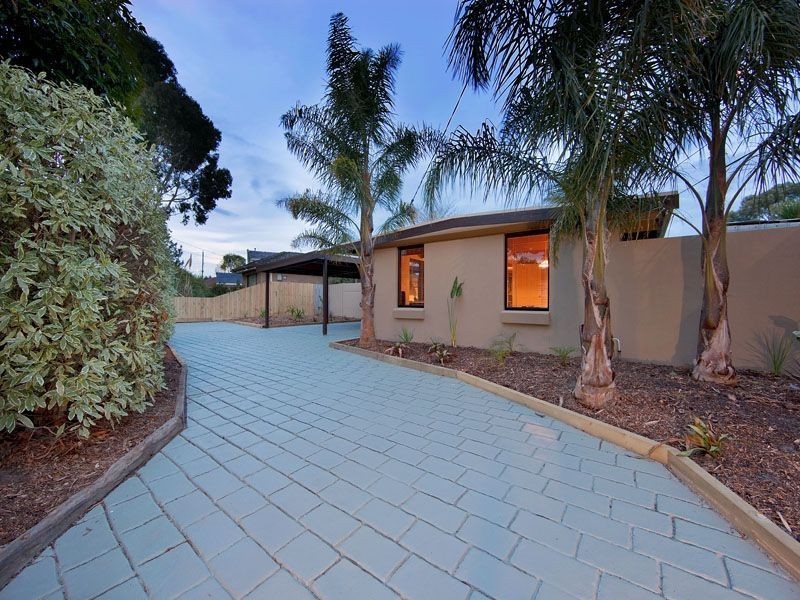 11 Inglenook Crescent, Frankston VIC 3199