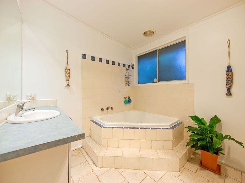 5 Devon Court, Frankston VIC 3199