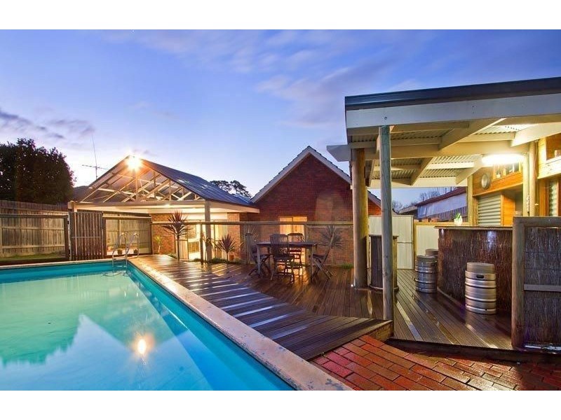 12 Burleigh Court, Frankston VIC 3199