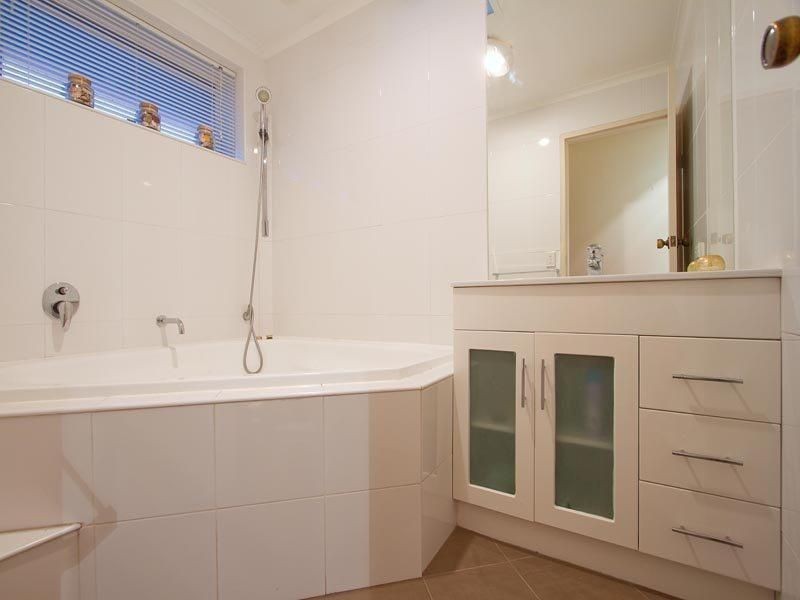 12 Burleigh Court, Frankston VIC 3199