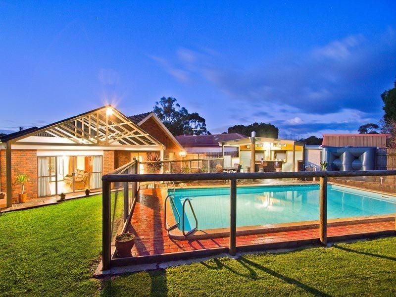 12 Burleigh Court, Frankston VIC 3199