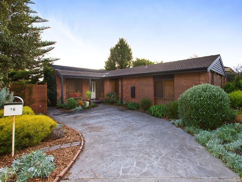 16 Brompton Close, Frankston South VIC 3199