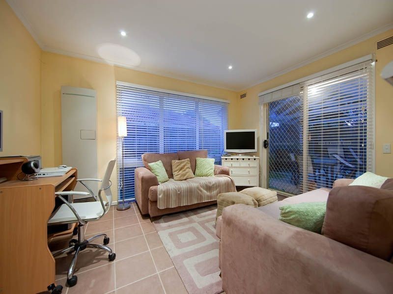 6 Milford Crescent, Frankston VIC 3199